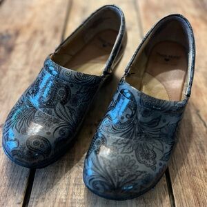 Nurse Mates | Women’s Shoes | 9.5W | Black/Gray Paisley | EUC